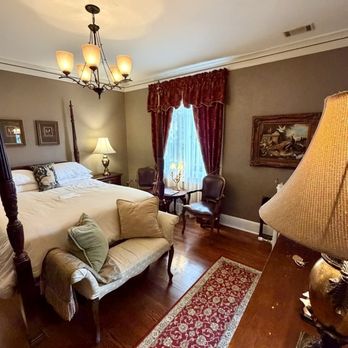 Belvedere Inn & Restaurant - Canterbury Suite - Hotels Near Me - Saugatuck, Michigan Belvedere Inn & Restaurant - Canterbury Suite - Hotels Near Me - Saugatuck, Michigan