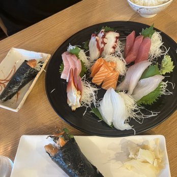 Taihei - spicy tuna handroll (top) salmon skin handroll (bottom) matsu sashimi plate - Sushi Bars Near Me - Monterey Park, California