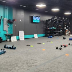 P2T Fitness - Floor with equipment