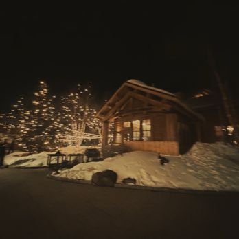 The Lodge at Spruce Peak - Cute shops in the courtyard - Ski Resorts Near Me - Stowe, Vermont The Lodge at Spruce Peak - Cute shops in the courtyard - Ski Resorts Near Me - Stowe, Vermont