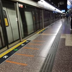 港鐵銅鑼灣站 - Train
