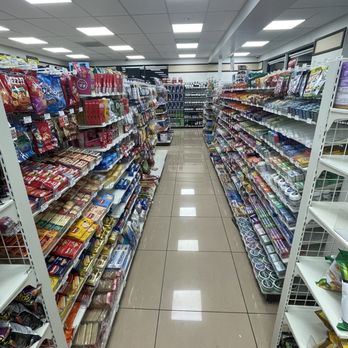 7-Eleven Hawaii - candy aisle - Convenience Stores Near Me - Honolulu, Hawaii 7-Eleven Hawaii - candy aisle - Convenience Stores Near Me - Honolulu, Hawaii