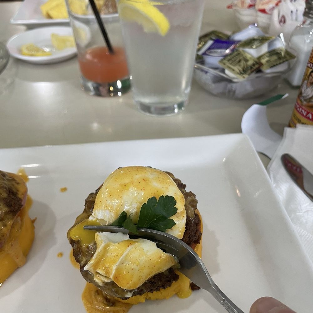 Savanna Restaurant Lakeview  - Llapingachos Benedict - Breakfast & Brunch Near Me - Chicago, Illinois