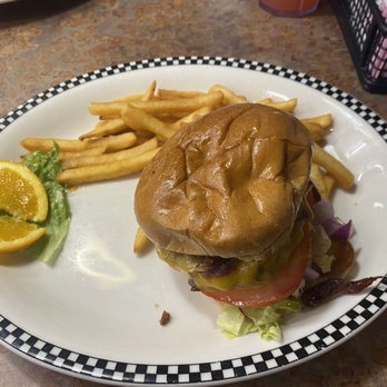 Black Bear Diner Harker Heights - Bacon & Cheddar Burger* (940 cals.) - Diners Near Me - Harker Heights, Texas