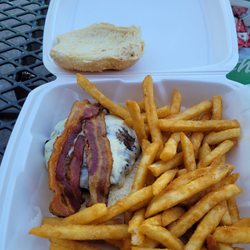 Ed & Jeans Pizza & Ice Cream Shoppe - Bacon cheeseburg combo