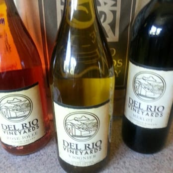 Del Rio Vineyards - Best of the best - Wine Tasting Room Near Me - Gold Hill, Oregon Del Rio Vineyards - Best of the best - Wine Tasting Room Near Me - Gold Hill, Oregon