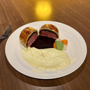 Ramsay's Kitchen at The Silver Legacy - Beef Wellington - American Near Me - Reno, Nevada Ramsay's Kitchen at The Silver Legacy - Beef Wellington - American Near Me - Reno, Nevada