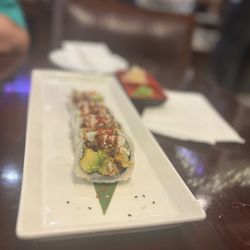 Momo Sushi & Asian Bistro - Spider Roll