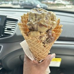 Baskin Robbin Golden Medal Ribbon ice cream: chocolate, Carmel and Vanilla