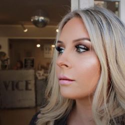 Zachary Saen Makeup - Soft glow