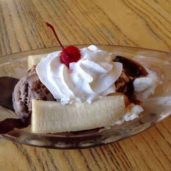 Beth Marie's Old Fashioned Ice Cream - Mini banana split with caramel and fudge - Ice Cream & Frozen Yogurt Near Me - Denton, Texas