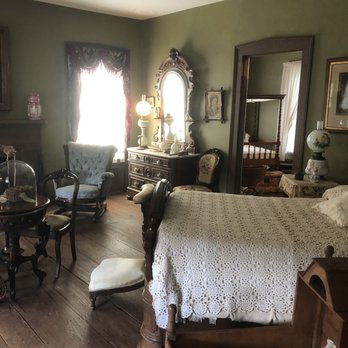 Lafayette Museum Alexandre Mouton House - A bedroom - Museums Near Me - Lafayette, Louisiana