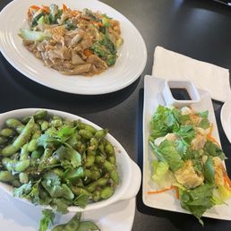 Pad See Ew Noodle Dumplings edamame Pad See Ew Noodle Dumplings edamame