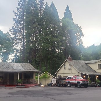 The Dunsmuir Lodge - Parking, rooms & owners house - Hotels Near Me - Dunsmuir, California