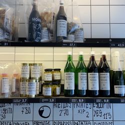 Morro Fi - Olives, vermut and cava brut bottles