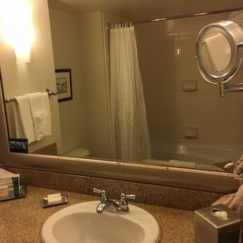 Hilton Vancouver Metrotown - Hotels Near Me - Burnaby, British Columbia Hilton Vancouver Metrotown - Hotels Near Me - Burnaby, British Columbia