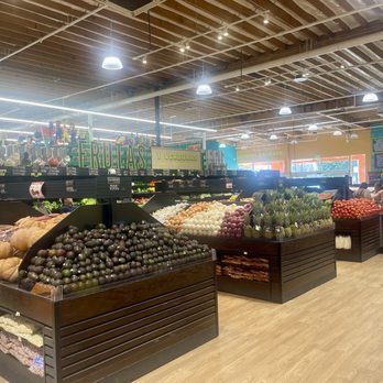 Las Montañas Supermarket - Produce/Frutas y Verduras 11/4/2023 - Mexican Near Me - Hayward, California Las Montañas Supermarket - Produce/Frutas y Verduras 11/4/2023 - Mexican Near Me - Hayward, California