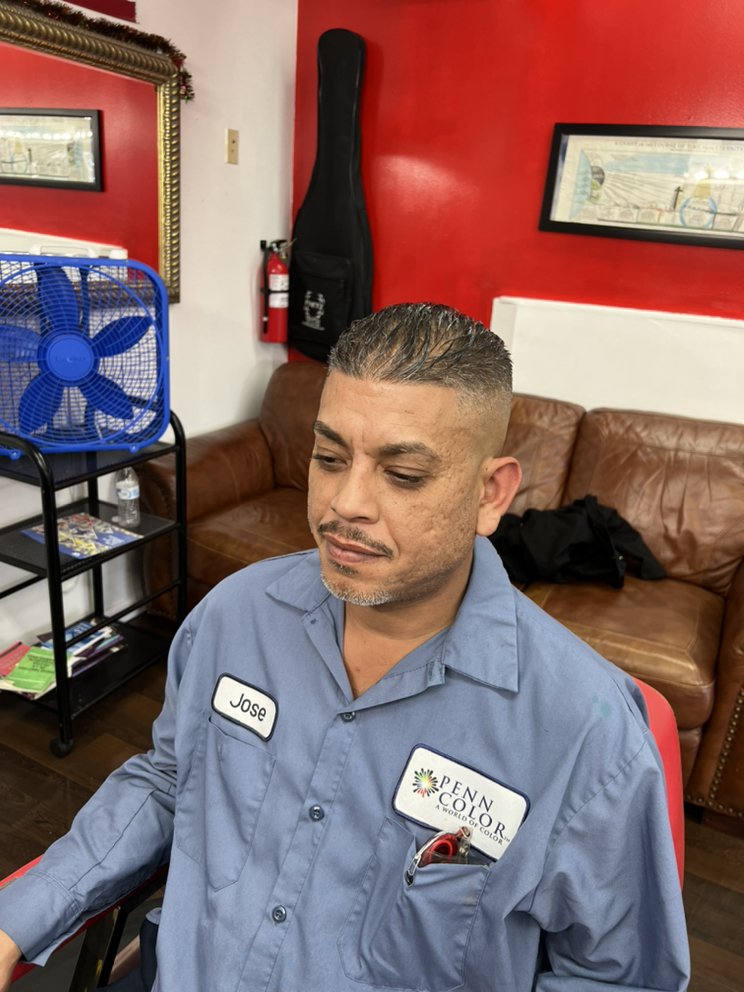 RAZOR SHARP 3 Updated August 2024 13 Photos 77 E Lincoln Ave