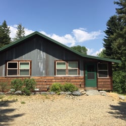 Emigrant Creek Cabins - The cabin exterior