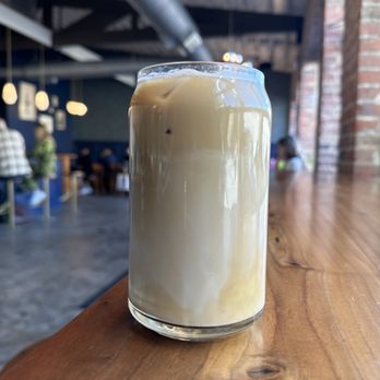 East Pole Poncey Highland - Iced Oat Milk Latte with Vanilla - Coffee Roasteries Near Me - Atlanta, Georgia