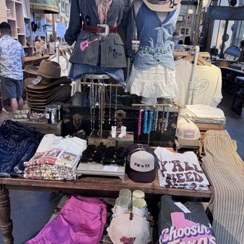 Flea Style - Women's Clothing Near Me - Fort Worth, Texas