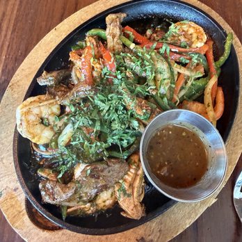 Flores San Mateo - My picky teen loved her mixed fajita plate. - Mexican Near Me - San Mateo, California