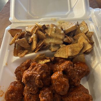 Wing KYng - Boneless wings with Nasii drip sauce and potato - Chicken Wings Near Me - Lexington, Kentucky Wing KYng - Boneless wings with Nasii drip sauce and potato - Chicken Wings Near Me - Lexington, Kentucky