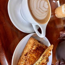 IV Kings Coffee - Mocha coffee with puff pastry