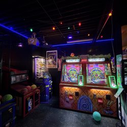 Del-Vue Arcade