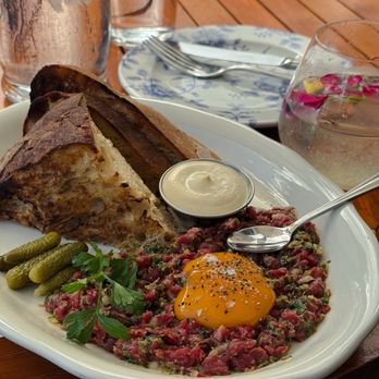 Armitage Alehouse - Steak and anchovy tartare - Pubs Near Me - Chicago, Illinois