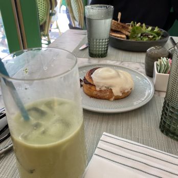 Pierrot Gourmet - Matcha; cinnamon roll - Coffee & Tea Near Me - Chicago, Illinois