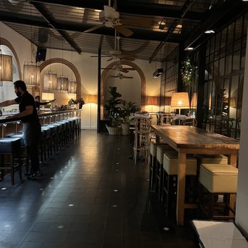 FLOW - Bar - Mediterranean Near Me - Porto, 13