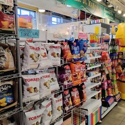 Le vrac du Marché - They have Torres chips from Spain.