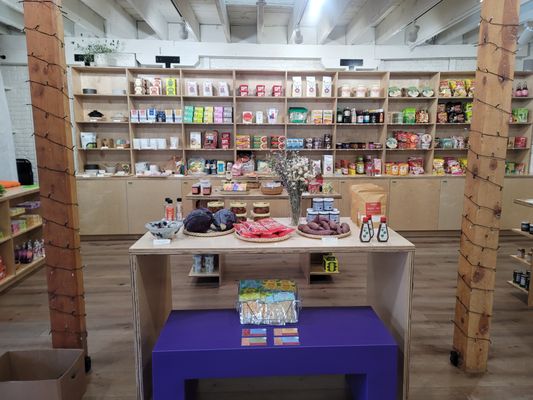 Winnie Superette by null