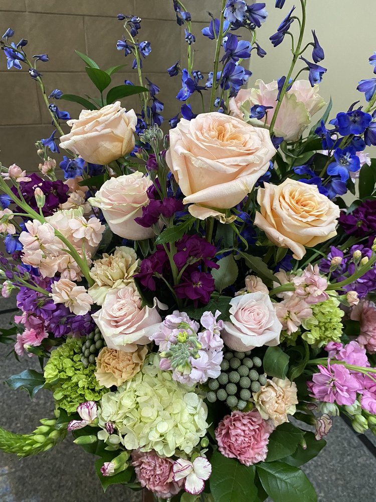 MAYFAIR FLORISTS Updated June 2024 5155 Chemin De La CoteDesNeiges, Montréal, Quebec