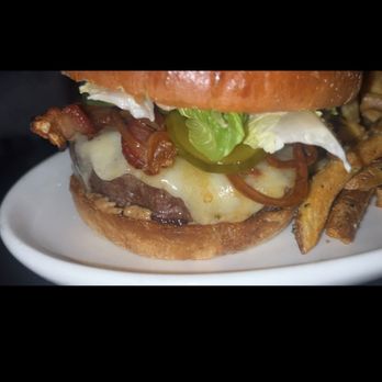 District - Oakland - District Burger juicy - Wine Bars Near Me - Oakland, California District - Oakland - District Burger juicy - Wine Bars Near Me - Oakland, California