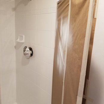 Florida Tubsmith - a shower with a shower curtain - Refinishing Services Near Me