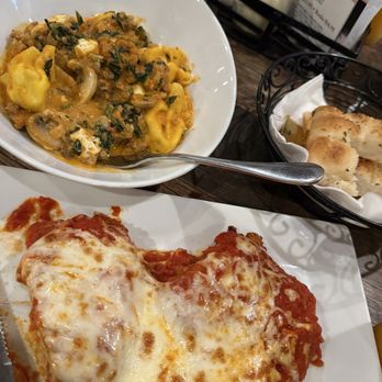 Divino Pizzeria Restaurant - Davino Pasta Divinoand Chicken Parmigiana - Pizza Near Me - Howard Beach, New York