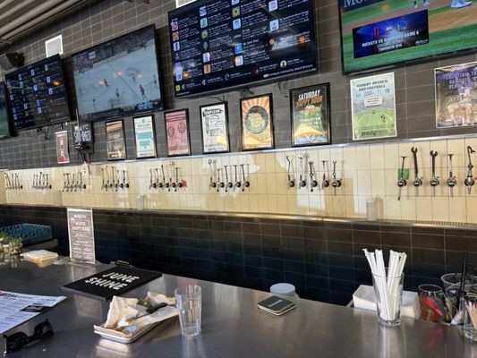 MoJo's Local Tap & Kitchen by null