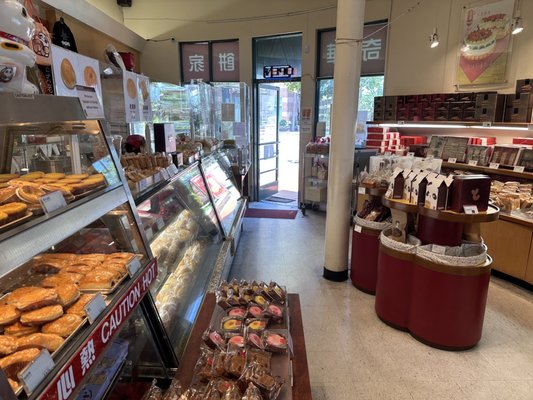 KEE WAH BAKERY by null