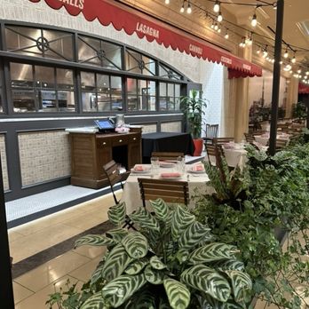 Buddy V's Ristorante - Italian Near Me - Las Vegas, Nevada