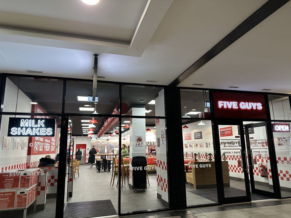 FIVE GUYS Cheshire Oaks Way, Ellesmere Port, Cheshire West and