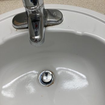 Gateway At Denton - rusted sink - University Housing Near Me - denton, Texas