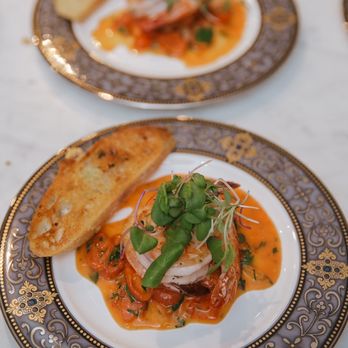 Personal Chef Peter - Amazing shrimp in white wine sauce with garlic bread - Personal Chefs Near Me - Huntington Beach, California Personal Chef Peter - Amazing shrimp in white wine sauce with garlic bread - Personal Chefs Near Me - Huntington Beach, California