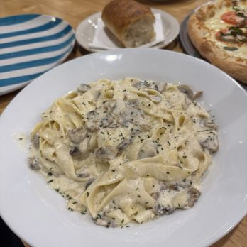Pizza Capri's - Fettuccine Alfredo with mushrooms. - Italian Near Me - Denton, Texas Pizza Capri's - Fettuccine Alfredo with mushrooms. - Italian Near Me - Denton, Texas