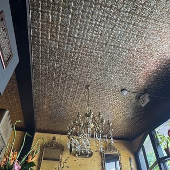 A La Folie Café - Ceiling & chandelier & wall art is interesting - French Near Me - Miami Beach, Florida A La Folie Café - Ceiling & chandelier & wall art is interesting - French Near Me - Miami Beach, Florida