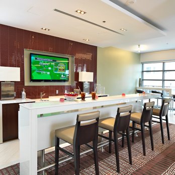 Flats 130 at Constitution Square - Elegant Bar Lounge for a refined and Enjoyable Experience - Apartments Near Me - Washington, DC, District of Columbia