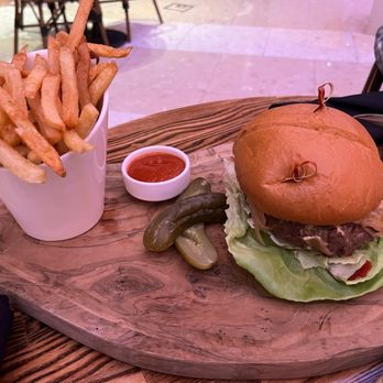 Wally's - wagyu burger~needs some salt but juicy - New American Near Me - Las Vegas, Nevada