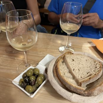 Baco Alto - Green Wine, Olives, Bread - Delicatessen Near Me - Lisbon, 11