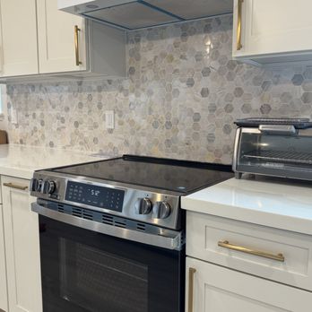 Amcor Construction - Range and backsplash - General Contractors Near Me